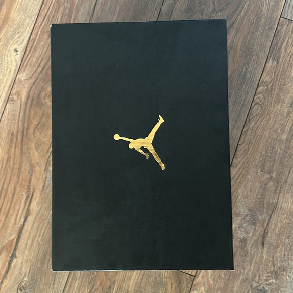 {like new} Nike Air Jordan 1 Mid Red/Black/White Sneakers - Picture 10 of 10